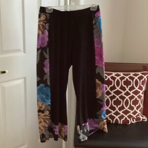 Floral Women's crop euc Pants (m)